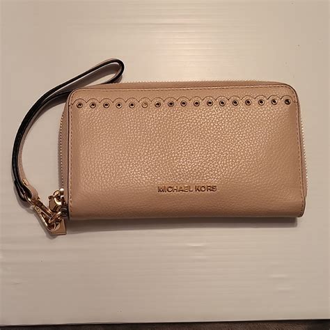 michael kors large scalloped leather smartphone wristlet|MICHAEL KORS Large Scalloped Leather Smartphone Wristlet.